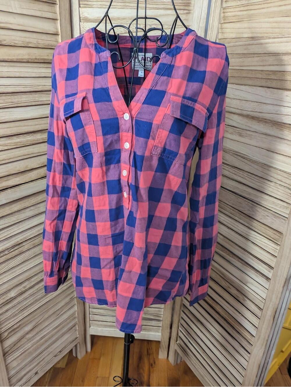 Old Navy Pink/Blue Small Long Sleeve Women’s Shirt